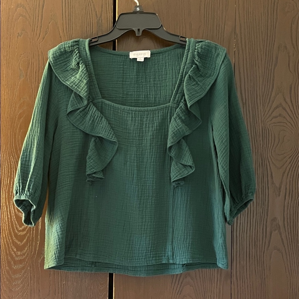Evereve 3/4 sleeved dark green top with ruffles. Size Small.
